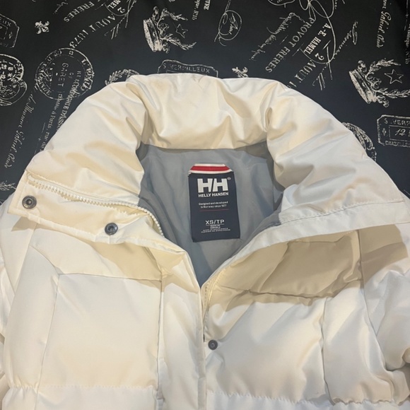 Helly Hansen Women’s Winter Jacket - Picture 2 of 2